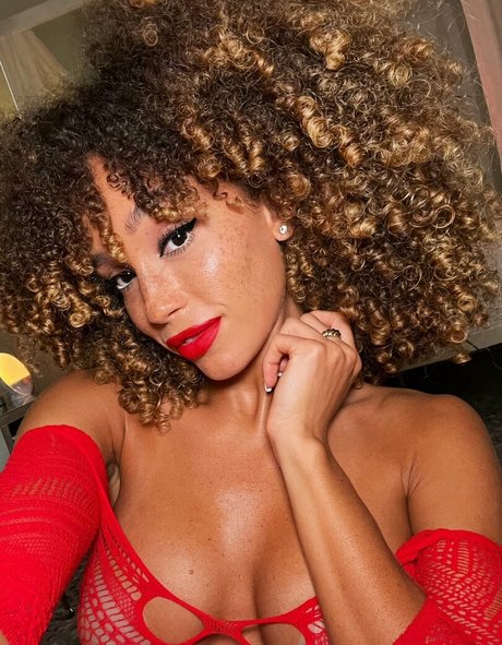 Anabella Carrasco ポルノ女優 写真