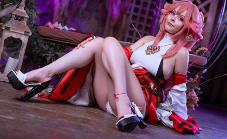 曲線美のシーメールオンリーファンズ セクシーヌード 写真