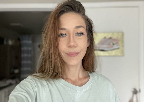 本物の妻オンリーファンズ 美しいヌード 写真