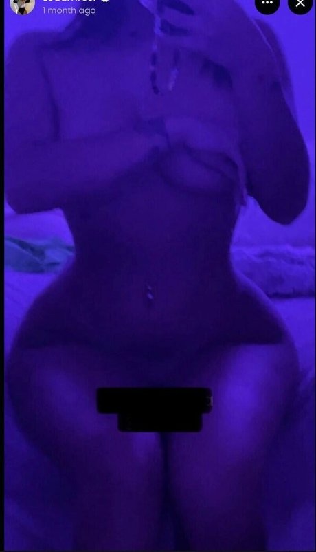 毛深い足のオンリーファンズ ポルノ ギャラリー