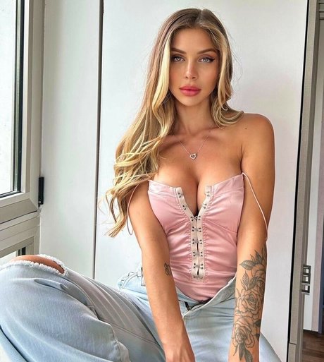 ニューハーフ ドミナトリックス オンリーファンズ セクシー 写真