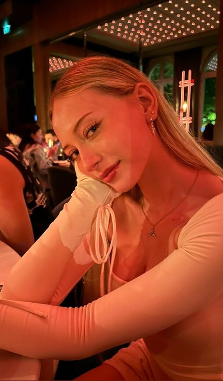 赤毛の熟女オンリーファンズ 裸 写真