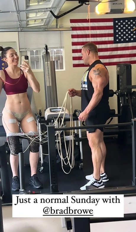 Whitney Cummings 裸のポルノスター 画像