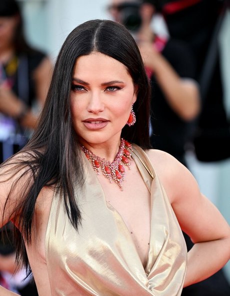 Adriana Lima ホット女優 写真