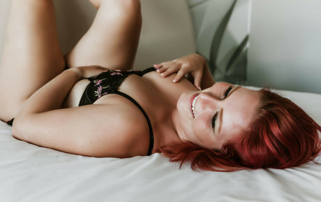 オンリーファンズでオナニーする エロチック 写真