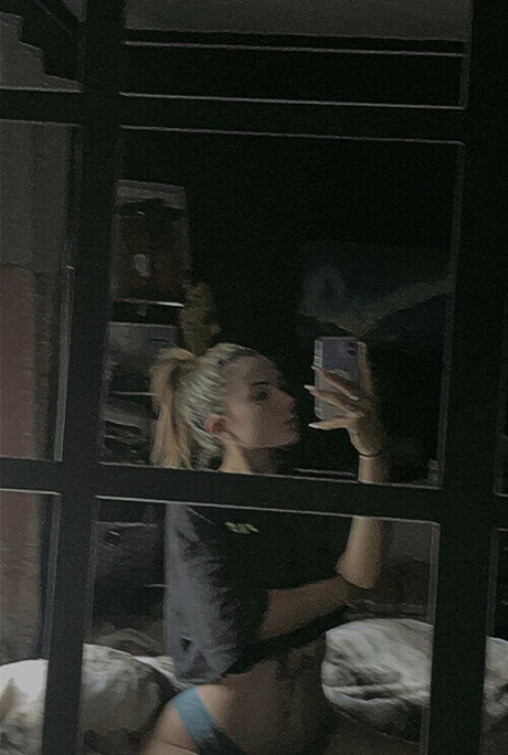 Mirrorgirlkim ポルノスター 写真