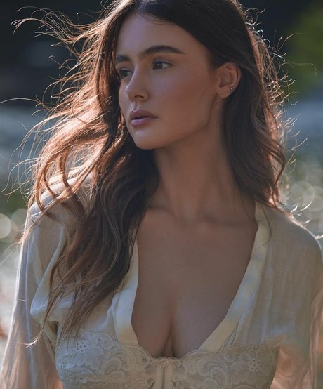 Ella Cervetto ポルノスター 独占 写真
