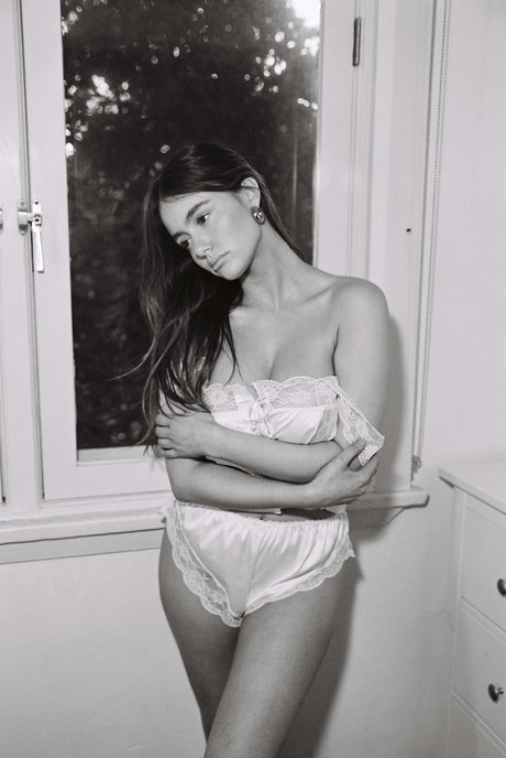 ブラックフィットネスオンリーファンズ アート裸 写真