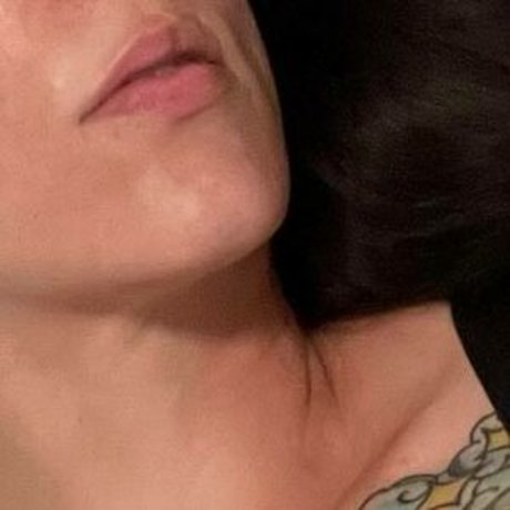 Gojiragoesrawr セクシーモデル 画像