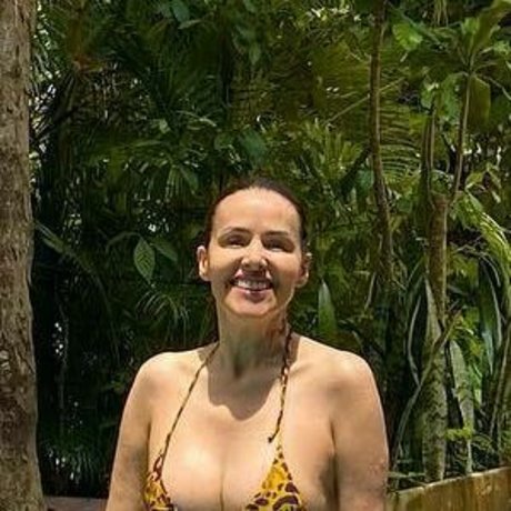 巻き毛のティーンズオンリーファンズ 無料セックス 写真