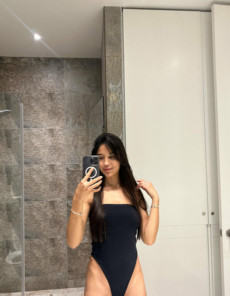 美しいフェラチオオンリーファンズ 無料セクシー 写真