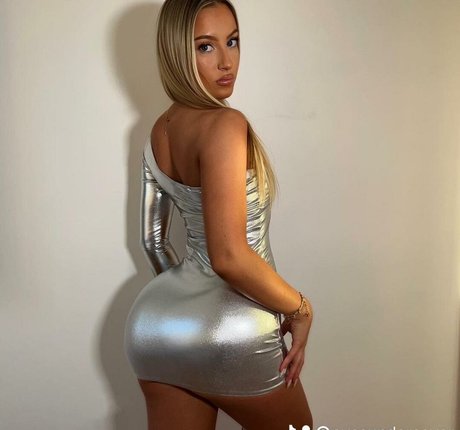 黒檀の厚いオンリーファンズ ポルノグラフィック 画像