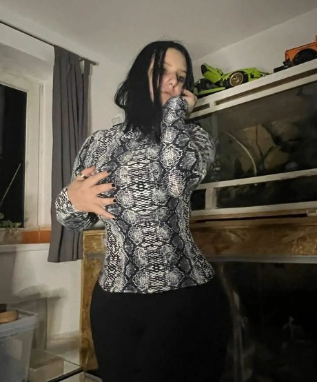 トゥワークオンリーファン セクシー 写真