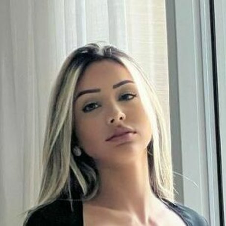 Sabrina Mingnini 完璧なモデル 写真