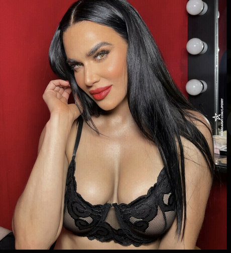 CJ Perry 裸の女優 写真