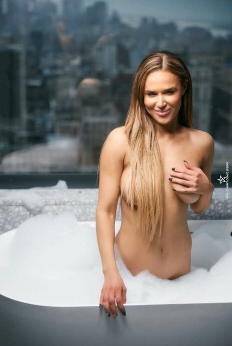 CJ Perry ヌードのポルノスター 写真