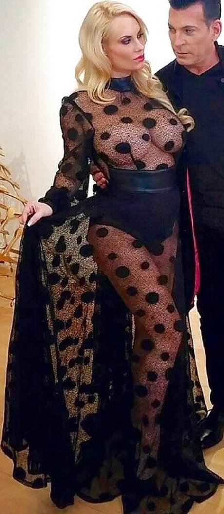 Nicole Coco Austin ポルノスター ヌード 写真