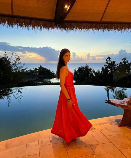 Nina Dobrev ポルノスター ヌード 写真