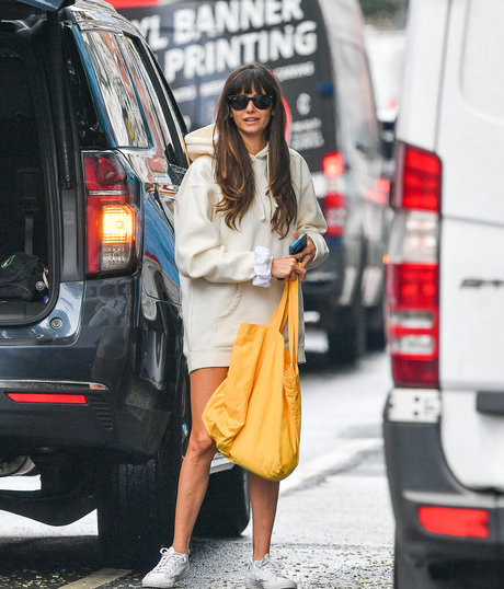 Nina Dobrev アートモデル 写真