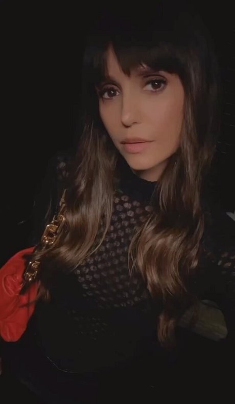 Nina Dobrev トップモデル 写真