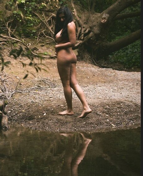 Devi The Model ポルノスター セックス 写真