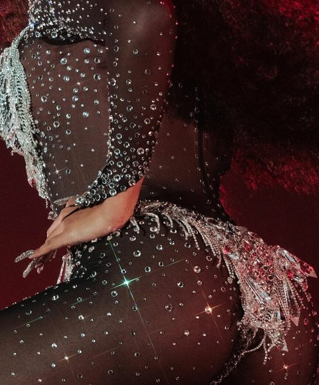 BBC フェムボーイ オンリーファンズ ホットセクシー 写真