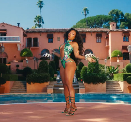 スキニーオンリーファンズ アートヌード 写真