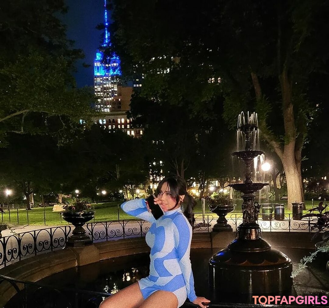 白いランジェリーオンリーファンズ アートヌード 画像