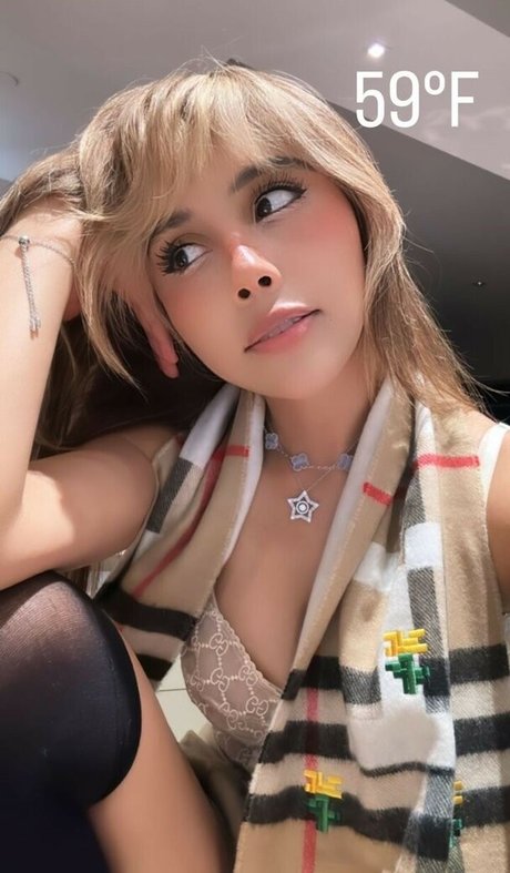 セクシーなラテン系オンリーファンズ HD 画像