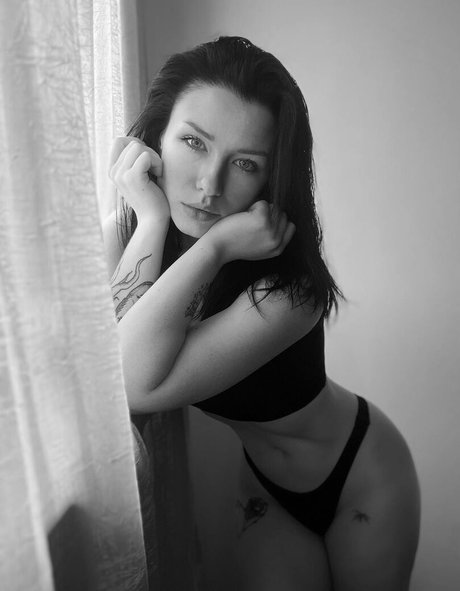 黒のランジェリーオンリーファンズ ホットセックス 写真