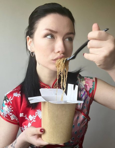 ラテン系熟女オンリーファンズ アートxxx 写真