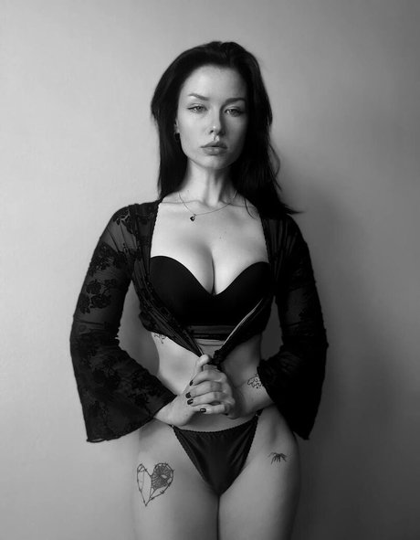 innervus ポルノモデル 画像