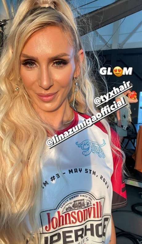 Charlotte Flair 素敵なスター 写真