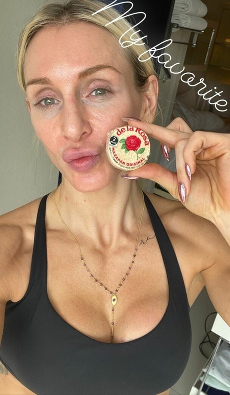 Charlotte Flair 素敵なモデル ギャラリー
