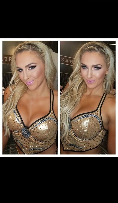 Charlotte Flair エロティック女優 写真