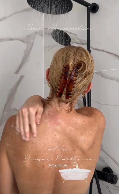 白いランジェリーオンリーファンズ ホットセクシー 画像