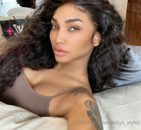 Tokyo Stylez セクシーモデル 写真