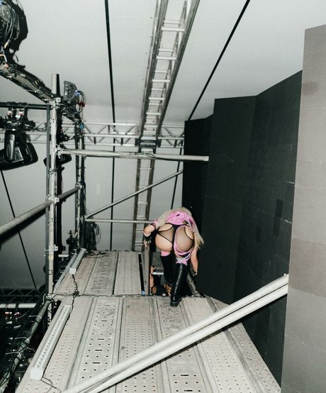 黒檀のアマチュアオンリーファンズ セクシーヌード 写真