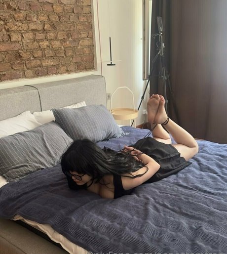 小さいチンポのシーメールオンリーファンズ ヌード 画像