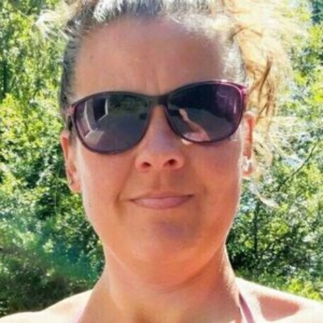 巨乳クーガーオンリーファンズ 裸 ギャラリー