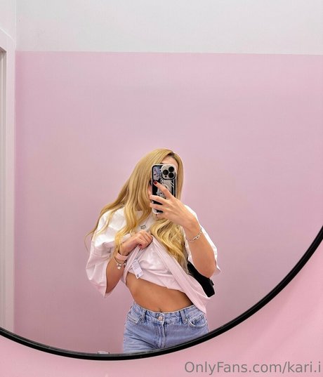 Kari i アダルトモデル 写真