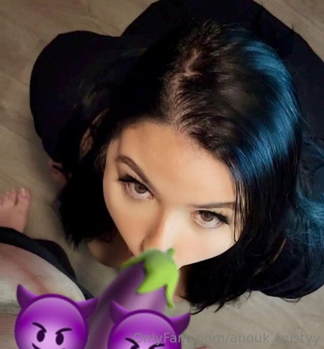 anouk bustyy セクシーなスター ギャラリー