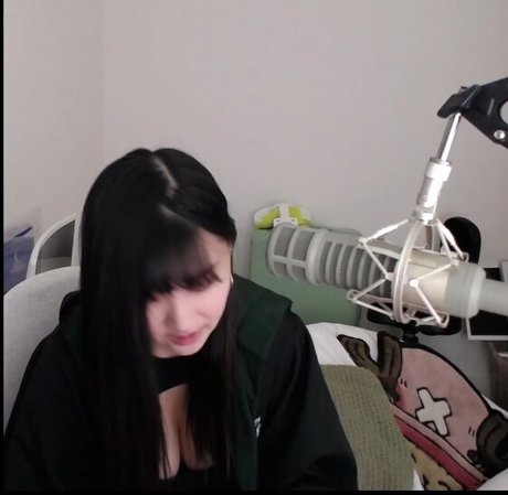 巻き毛のティーンズオンリーファンズ ホット 写真