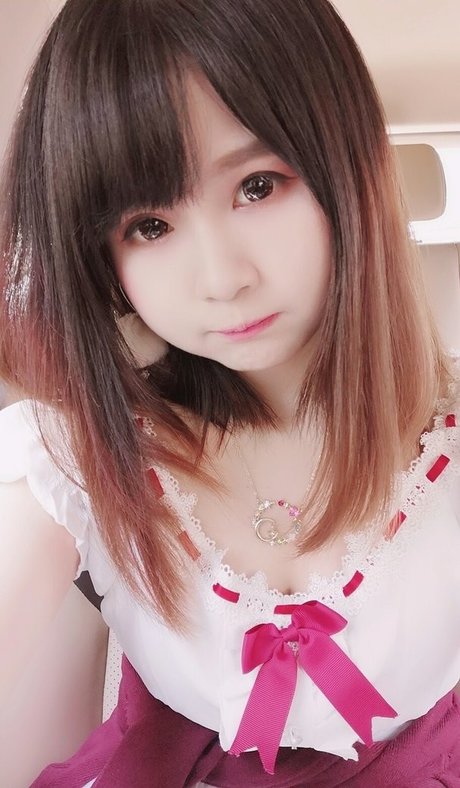 Clarissa Punipun 裸の女優 写真