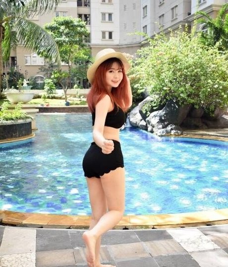 Clarissa Punipun 裸のモデル 写真