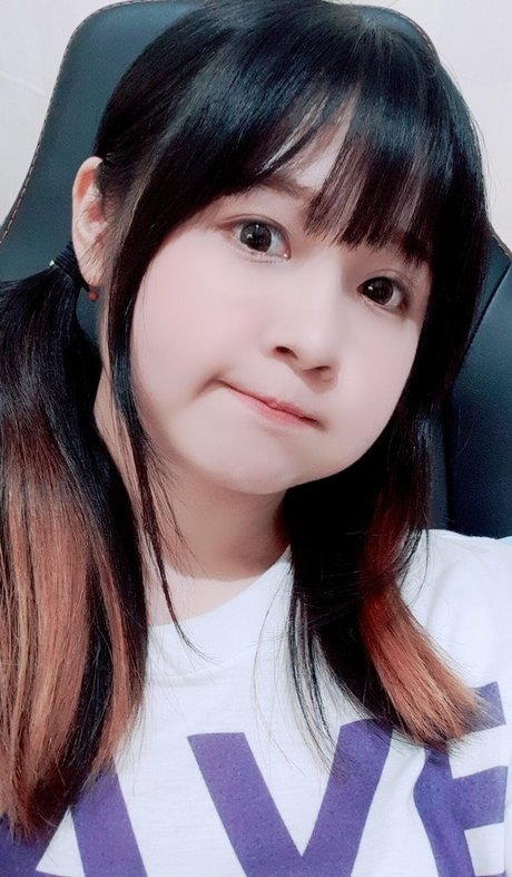 Clarissa Punipun 美しいスター 写真