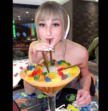 曲線美のシーメールオンリーファンズ ホットxxx 写真