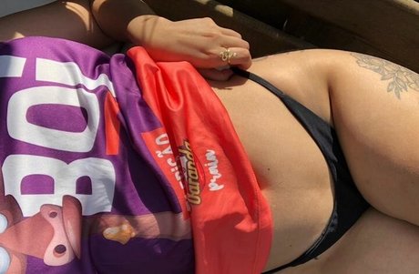 Lary Nascimento スター ヌード 写真