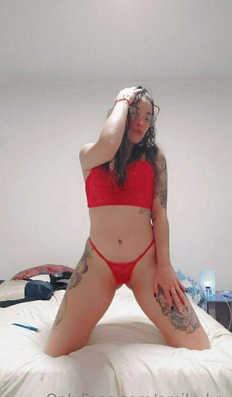 emily lyy ポルノモデル 写真