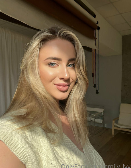 emily lyy ポルノスター 独占 画像